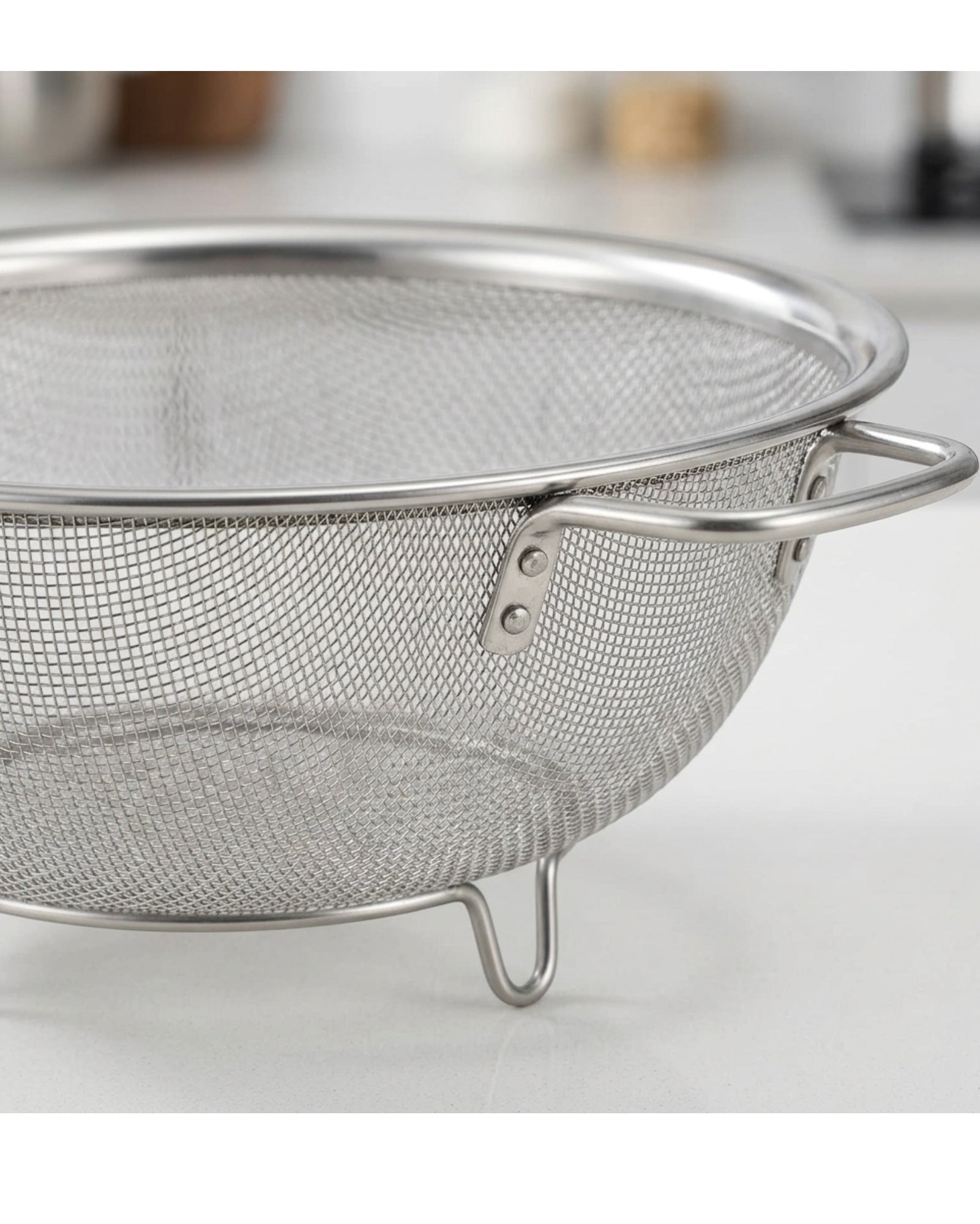 Zbwnd Round Fine Mesh Colander with Two Handles and Three Feet 26 cm - Detail view